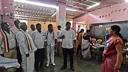 ஆலங்குளத்தில் அமைதியான முறையில் வாக்குப் பதிவு