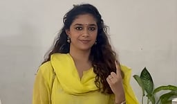 மஞ்சள் சுடிதாரில் கீர்த்தி சுரேஷ் வாக்களித்தார்!