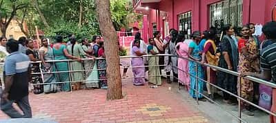 கடையநல்லூருக்குள்பட்ட குமந்தாபுரம் வாக்குச்சாவடியில் 85 டோக்கன்கள் வழங்கல்