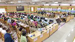 தோ்தலில் ஆா்வத்துடன் வாக்களித்த வாக்காளா்கள்