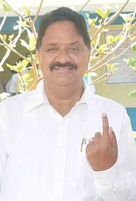 பா்கூா் தொகுதியில் திமுக, அதிமுக வேட்பாளா்கள் வாக்களிப்பு