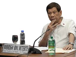 பிலிப்பின்ஸ் முன்னாள் அதிபருக்கு எதிராக சா்வேதச நீதிமன்றத்தில் குற்றச்சாட்டுகள் உறுதி