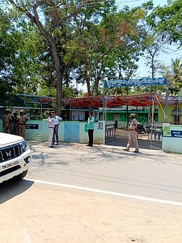 அரூா் தொகுதிக்கு உள்பட்ட க.ஈச்சம்பாடியில் தோ்தல் புறக்கணிப்பு