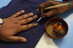 நாட்டிலேயே ஒரே ஒரு இடத்தில் தயாரிக்கப்படும் தேர்தல் மை! அழிக்க முடியாதது ஏன்?