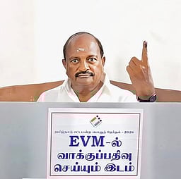 நெல்லை வேட்பாளா்கள் வாக்களிப்பு