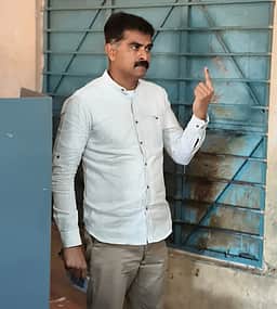 கலிங்கப்பட்டியில் வைகோ, துரை வைகோ வாக்குப் பதிவு