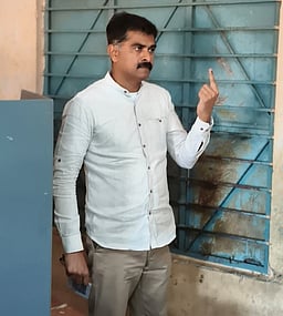 கலிங்கப்பட்டியில் வைகோ, துரை வைகோ வாக்குப் பதிவு