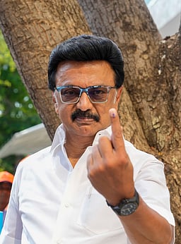 ஜனநாயகக் கடமையில் அரசியல் தலைவர்கள்!