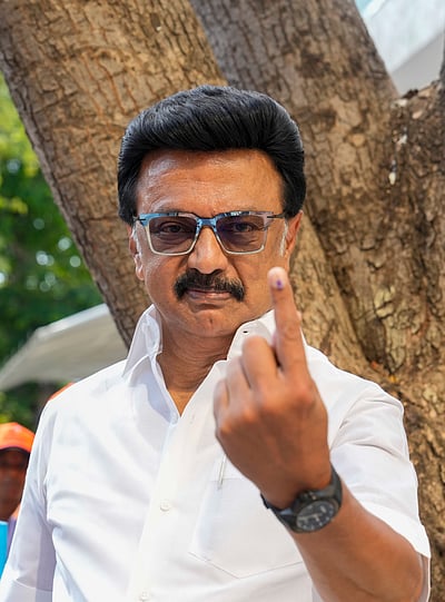 ஜனநாயகக் கடமையில் அரசியல் தலைவர்கள்!