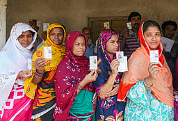 மேற்கு வங்கம்: பிற்பகல் 1 மணி வாக்குப்பதிவு நிலவரம்! 