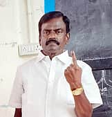 ஜனநாயக கடமையாற்றிய சேலம் அதிமுக, தவெக, திமுக வேட்பாளா்கள்