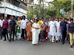 பவானிபூரில் முதல்வர் மமதா சாலைவலம்; பொதுமக்களுடனும் கலந்துரையாடல்  