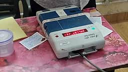 நாகை, நாகூரில் 4 வாக்குச்சாவடிகளில் இயந்திரம் பழுது