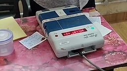 நாகை, நாகூரில் 4 வாக்குச்சாவடிகளில் இயந்திரம் பழுது