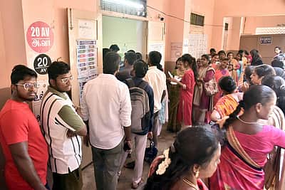 50% வாக்குகள்கூட பெறாமல்  ஆளும் கட்சிகள்! இந்தியத் தேர்தல் நடைமுறைகளில் மாற்றம் தேவை!