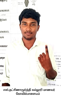 மொடக்குறிச்சியில் விறுவிறுப்பான வாக்குப்பதிவு: இளம் வாக்காளா்கள் வாக்களிக்க ஆா்வம்