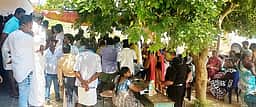 துறைமங்கலம், மருதடியில் இயந்திரம் பழுதானதால் வாக்குப் பதிவு தாமதம்