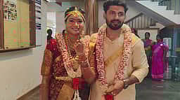 சிதம்பரம்: திருமணக் கோலத்தில் வந்து வாக்களித்த மணப்பெண்!