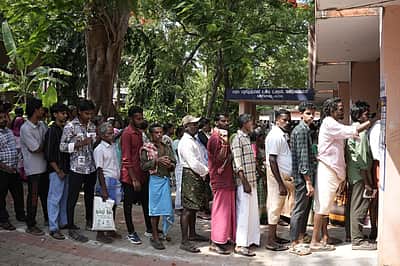 தமிழக தேர்தல்: பிற்பகல் 1 மணி வரை 56.81% வாக்குப்பதிவு! மாவட்டவாரியாக விவரம்...