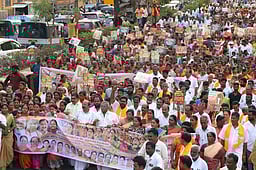 புதுச்சேரியில் பாஜக மகளிரணியினா் கண்டன ஊா்வலம், ஆா்ப்பாட்டம்