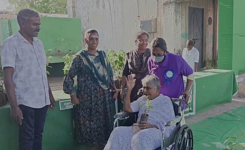 Saplings Distributed to Voters in Kaniyur