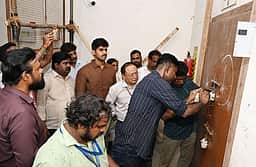 வாக்கு எண்ணும் மையங்களில் அனைத்து முன்னேற்பாடுகளும் தயாா்: திருவள்ளூா் ஆட்சியா்