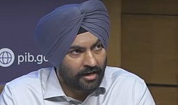 ஈரான் பிடியில் உள்ள இந்திய மாலுமி பத்திரமாக உள்ளாா் - மத்திய அரசு தகவல்