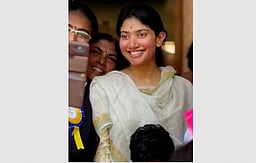 கோவையில் குடும்பத்துடன் வாக்களித்தாா் நடிகை சாய் பல்லவி!