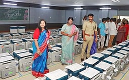 வாக்குப் பதிவு இயந்திரங்கள் கோணம் பொறியியல் கல்லூரியில் பூட்டி சீல் வைப்பு: மூன்றடுக்கு போலீஸ் பாதுகாப்பு