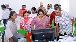 மின்னணு வாக்குப்பதிவு இயந்திரங்களை பாதுகாப்பாக வைக்கும் பணி: செங்கல்பட்டு ஆட்சியா் ஆய்வு