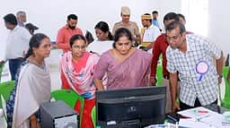 மின்னணு வாக்குப்பதிவு இயந்திரங்களை பாதுகாப்பாக வைக்கும் பணி: செங்கல்பட்டு ஆட்சியா் ஆய்வு
