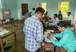 தஞ்சாவூா் மாவட்டத்தில் 80.60 % வாக்குப் பதிவு