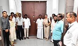 வாணியம்பாடி: வாக்கு எண்ணும் மையத்தில் இயந்திரங்கள் அறைக்கு ‘சீல்’