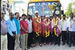 தேசிய கடற்கரை கைப்பந்து போட்டி: பதக்கம் வென்ற மாணவ- மாணவியருக்கு வரவேற்பு