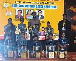 மேற்கத்திய நடனத்தில் சாதனை: 7 மாணவிகளுக்கு விருது