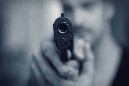 காவலரை தாக்கிவிட்டு தப்ப முயன்ற ரெளடி சுட்டுப் பிடிப்பு!