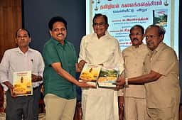 குழந்தைகளை தமிழ் அன்பா்களாக உருவாக்க வேண்டும்: முன்னாள் மத்திய அமைச்சா் ப. சிதம்பரம்!