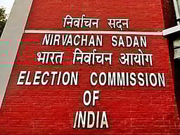 தோ்தல் பணிகள் முடிந்ததால் தில்லி திரும்பிய தோ்தல் பாா்வையாளா்கள்