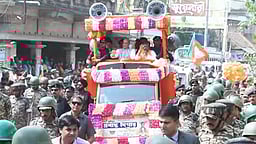 மேற்கு வங்கத்தில் ராஜ்நாத் சிங் சாலைவலம்!