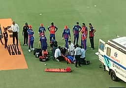 டெல்லி வீரர் லுங்கி இங்கிடிக்கு தலையில் காயம்! ஆம்புலன்ஸில் மருத்துவமனைக்கு அழைத்துச் செல்லப்பட்டார்