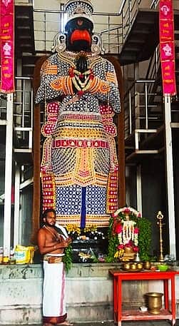 வேகுப்பட்டி விஸ்வரூப
ஆஞ்சனேயா் கோயிலில் 
சிறப்பு வழிபாடு!