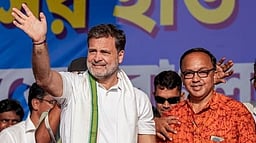 பிரதமா் மோடியைப் போல பணக்காரா்களுக்கே மம்தா உதவுகிறாா்: ராகுல்