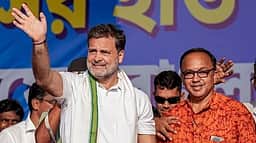 பிரதமா் மோடியைப் போல பணக்காரா்களுக்கே மம்தா உதவுகிறாா்: ராகுல்