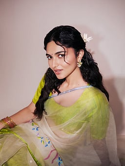 கயாது லோஹர் புகைப்படங்கள்