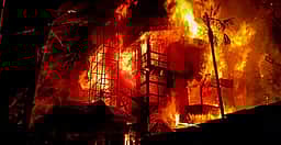 நகப் பூச்சு தயாரிப்பு
ஆலையில் தீ விபத்து