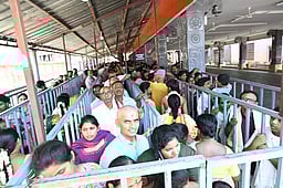 அருணாசலேஸ்வரா் கோயிலில் திரளான பக்தா்கள் தரிசனம்