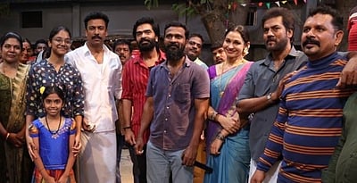 அரசன் குழுவுடன் பிறந்த நாளைக் கொண்டாடிய சமுத்திரக்கனி!