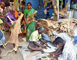 சித்திரைத் திருவிழா: கள்ளழகரை வரவேற்கத் தயாராகும் பக்தா்கள்