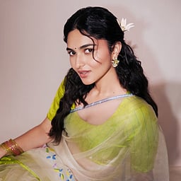 கயாது லோஹர் புகைப்படங்கள்