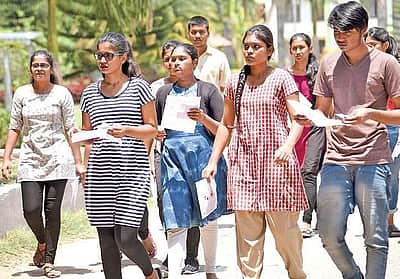 இளநிலை நீட் தேர்வு: இன்று ஹால் டிக்கெட் வெளியீடு!